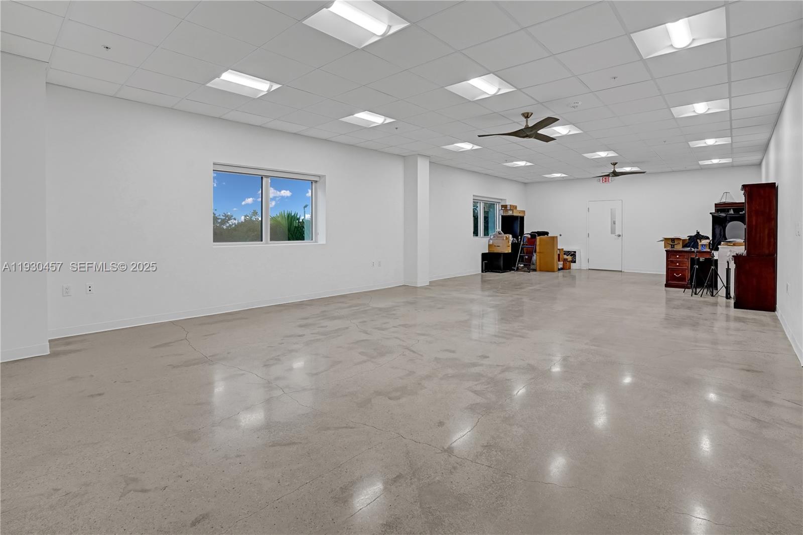   /   sq. ft. $ 2025-12-14 0 foto