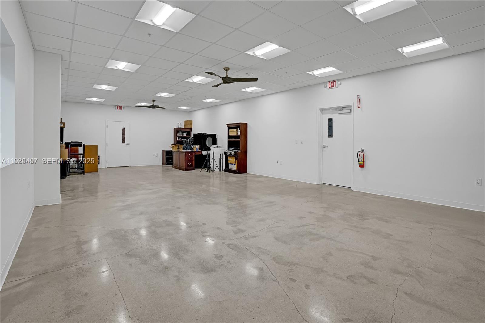   /   sq. ft. $ 2025-12-14 0 foto