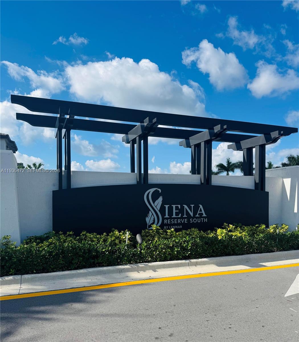 Ver detalles 12970 3 / 3 1545 sq. ft. $ 2026-05-26 0 foto