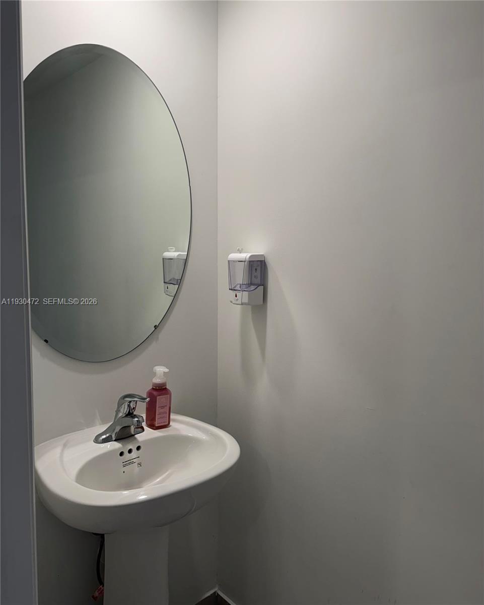 Ver detalles 12970 3 / 3 1545 sq. ft. $ 2026-05-26 0 foto
