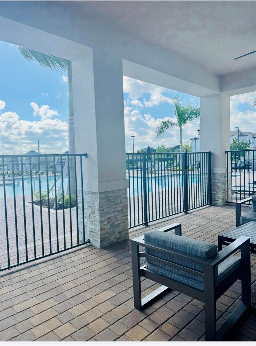 Ver detalles 12970 3 / 3 1545 sq. ft. $ 2026-05-26 0 foto