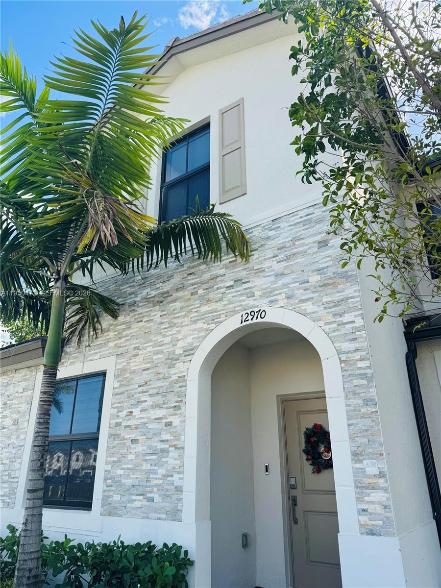 Ver detalles 12970 3 / 3 1545 sq. ft. $ 2026-05-26 0 foto
