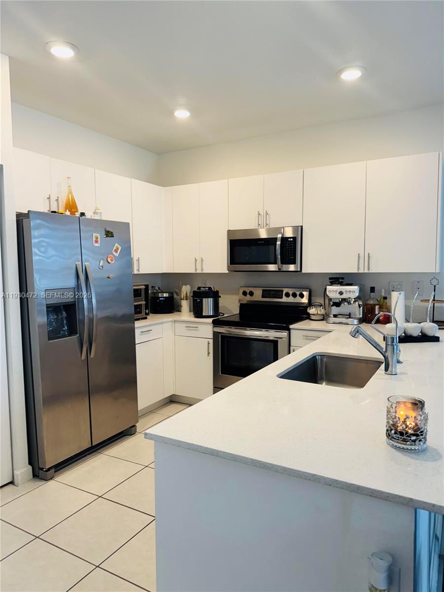 Ver detalles 12970 3 / 3 1545 sq. ft. $ 2026-05-26 0 foto