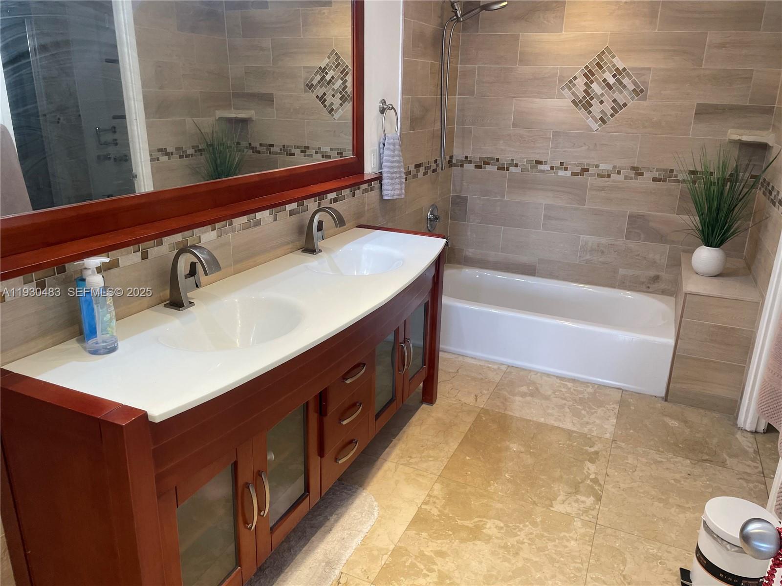 Ver detalles 419 3 / 3 2262 sq. ft. $ 2025-12-14 0 foto