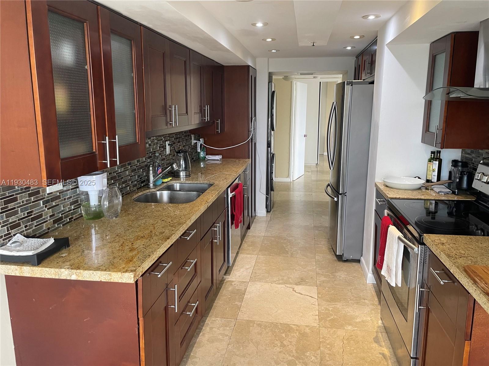 Ver detalles 419 3 / 3 2262 sq. ft. $ 2025-12-14 0 foto