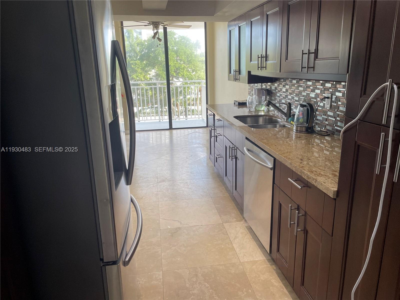 Ver detalles 419 3 / 3 2262 sq. ft. $ 2025-12-14 0 foto