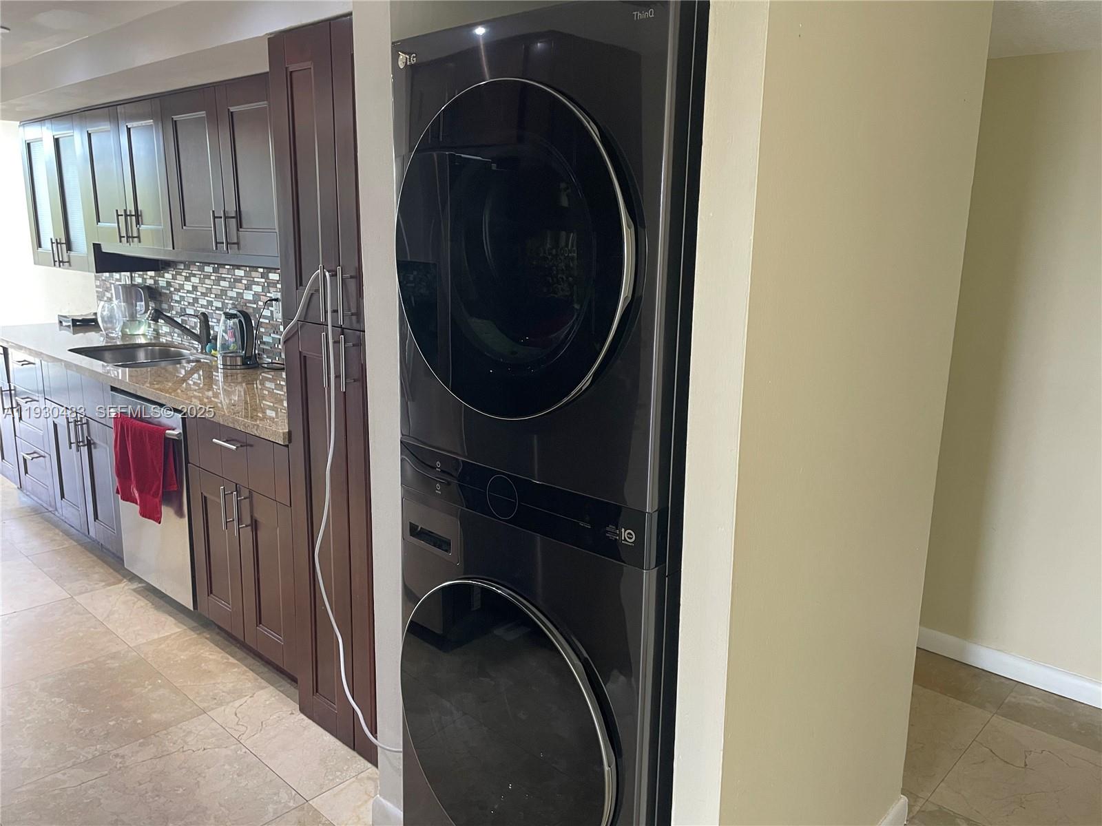 Ver detalles 419 3 / 3 2262 sq. ft. $ 2025-12-14 0 foto