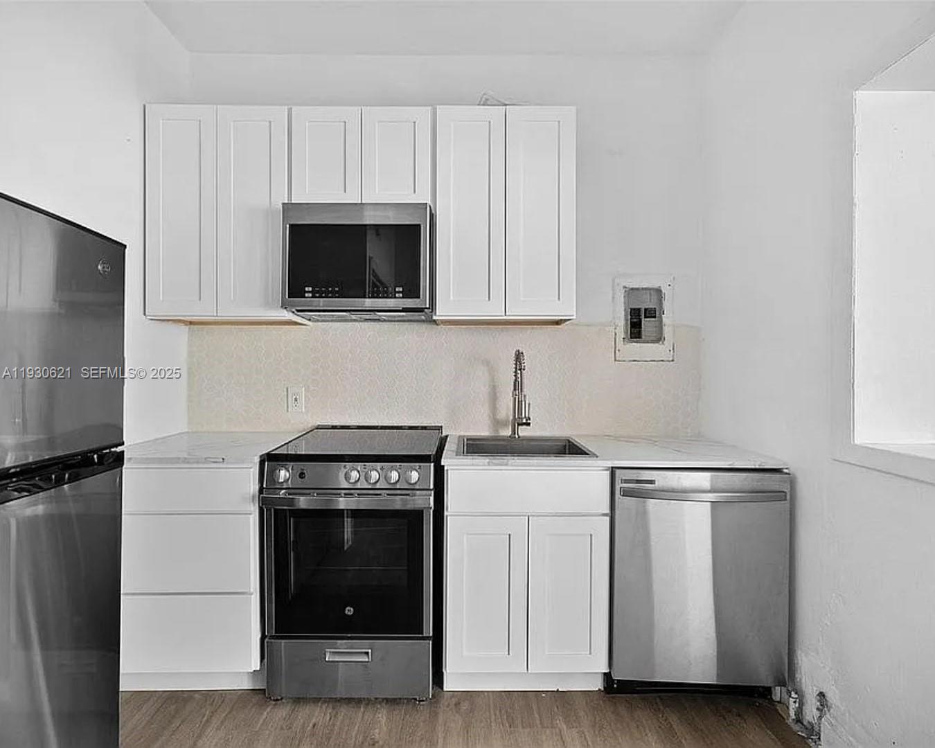   /   кв.футов $ 2025-12-15 0 Фото