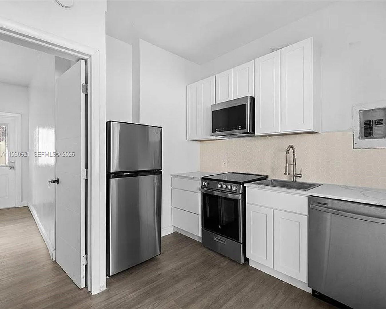   /   кв.футов $ 2025-12-15 0 Фото