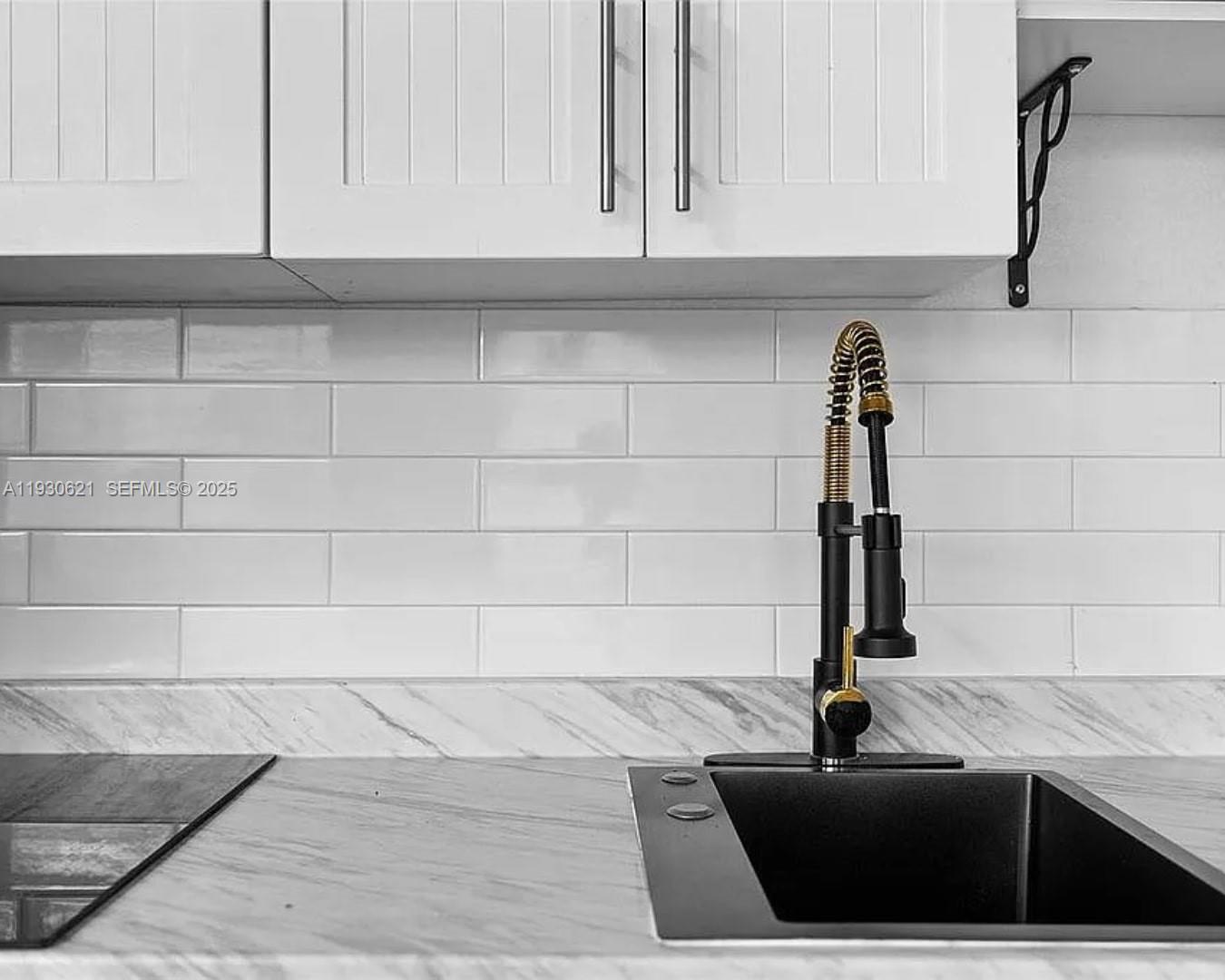   /   кв.футов $ 2025-12-15 0 Фото