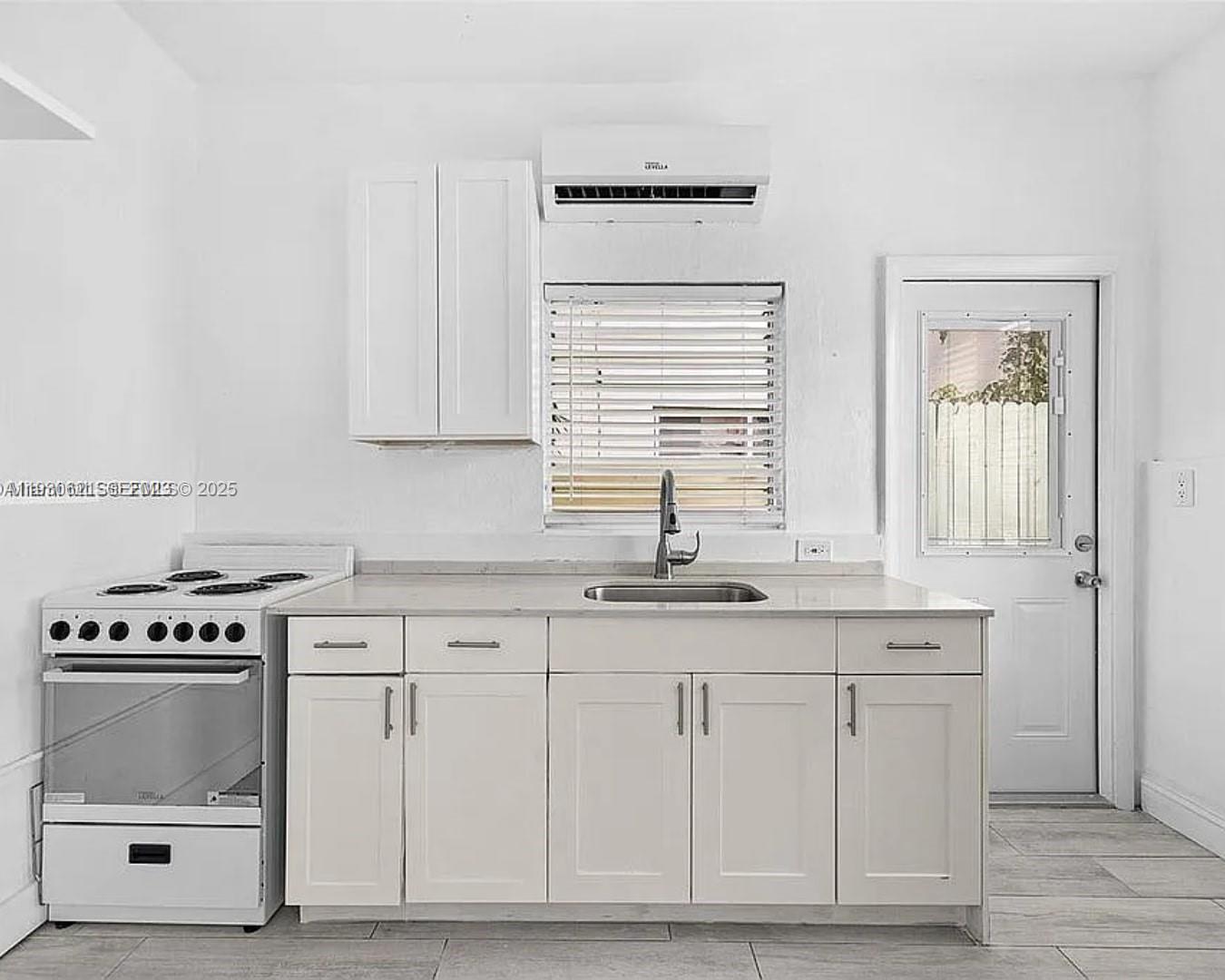   /   кв.футов $ 2025-12-15 0 Фото