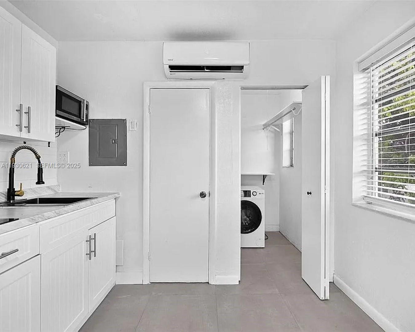   /   кв.футов $ 2025-12-15 0 Фото