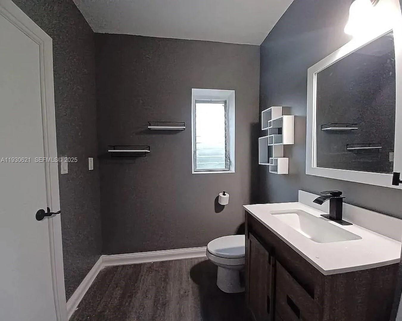   /   кв.футов $ 2025-12-15 0 Фото