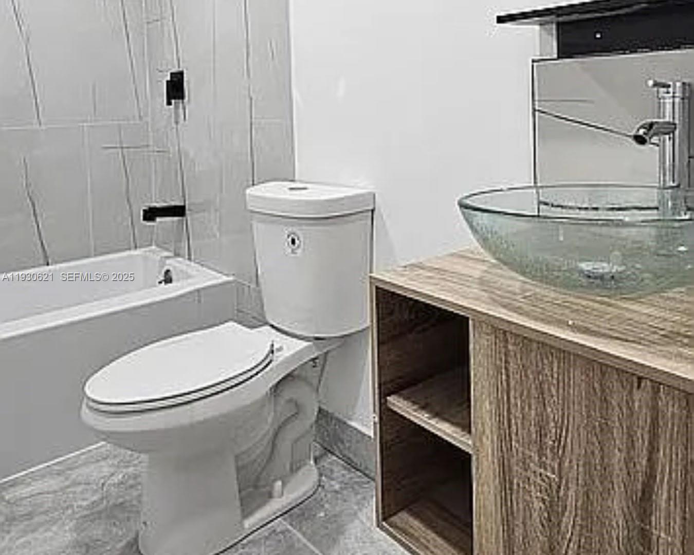   /   кв.футов $ 2025-12-15 0 Фото