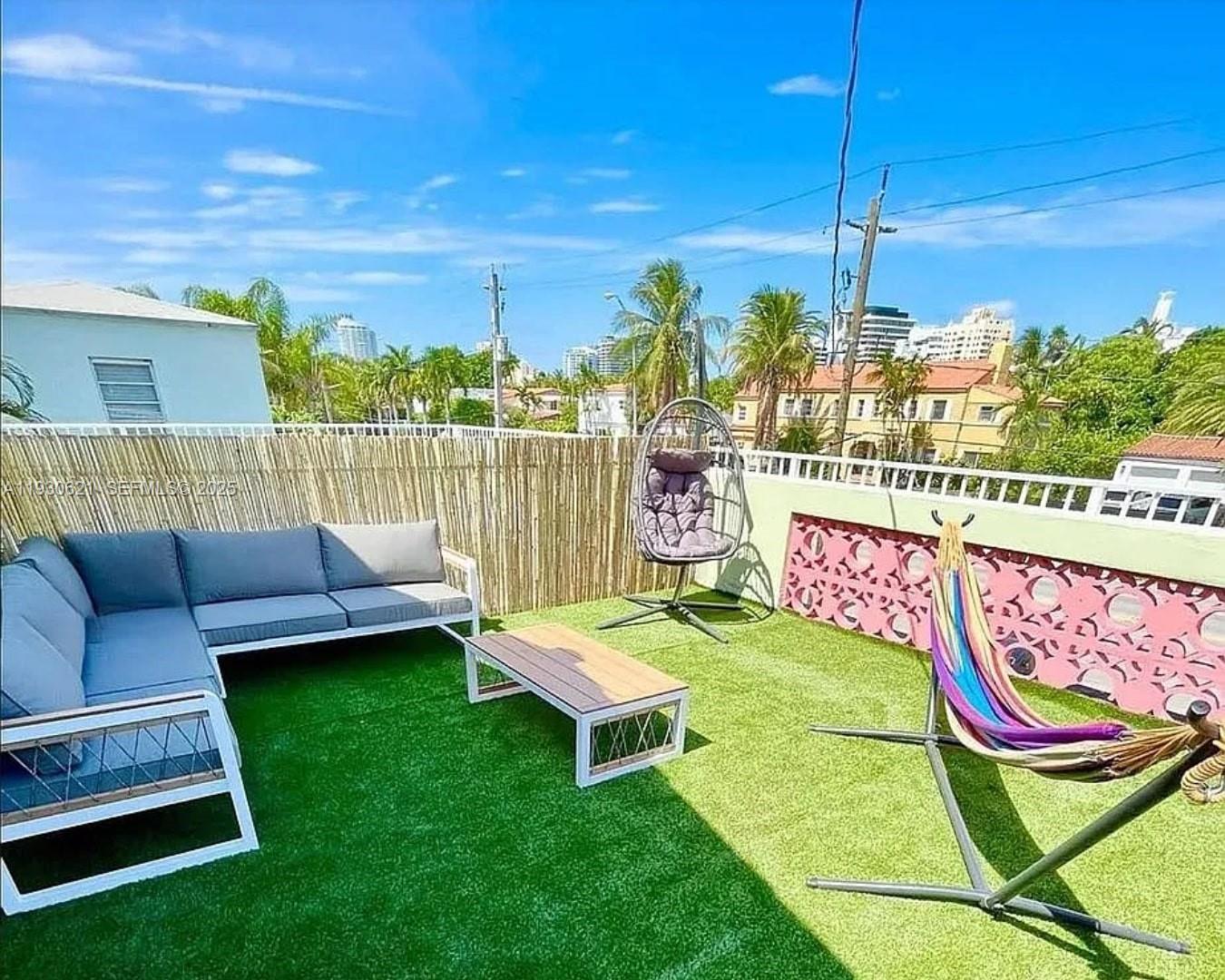   /   кв.футов $ 2025-12-15 0 Фото