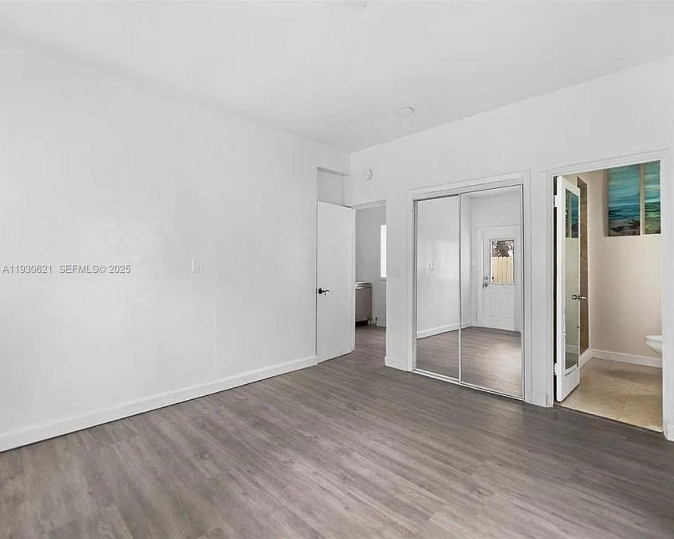   /   кв.футов $ 2025-12-15 0 Фото