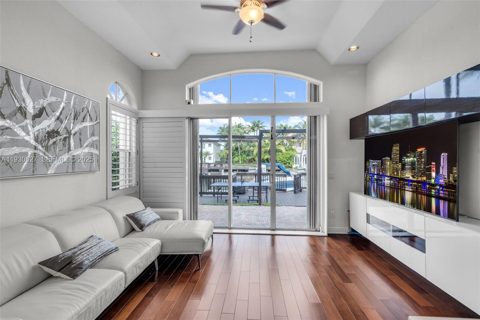 Photo of 1091 Waterside Ln  (1091), Hollywood, Florida, 33019 - 