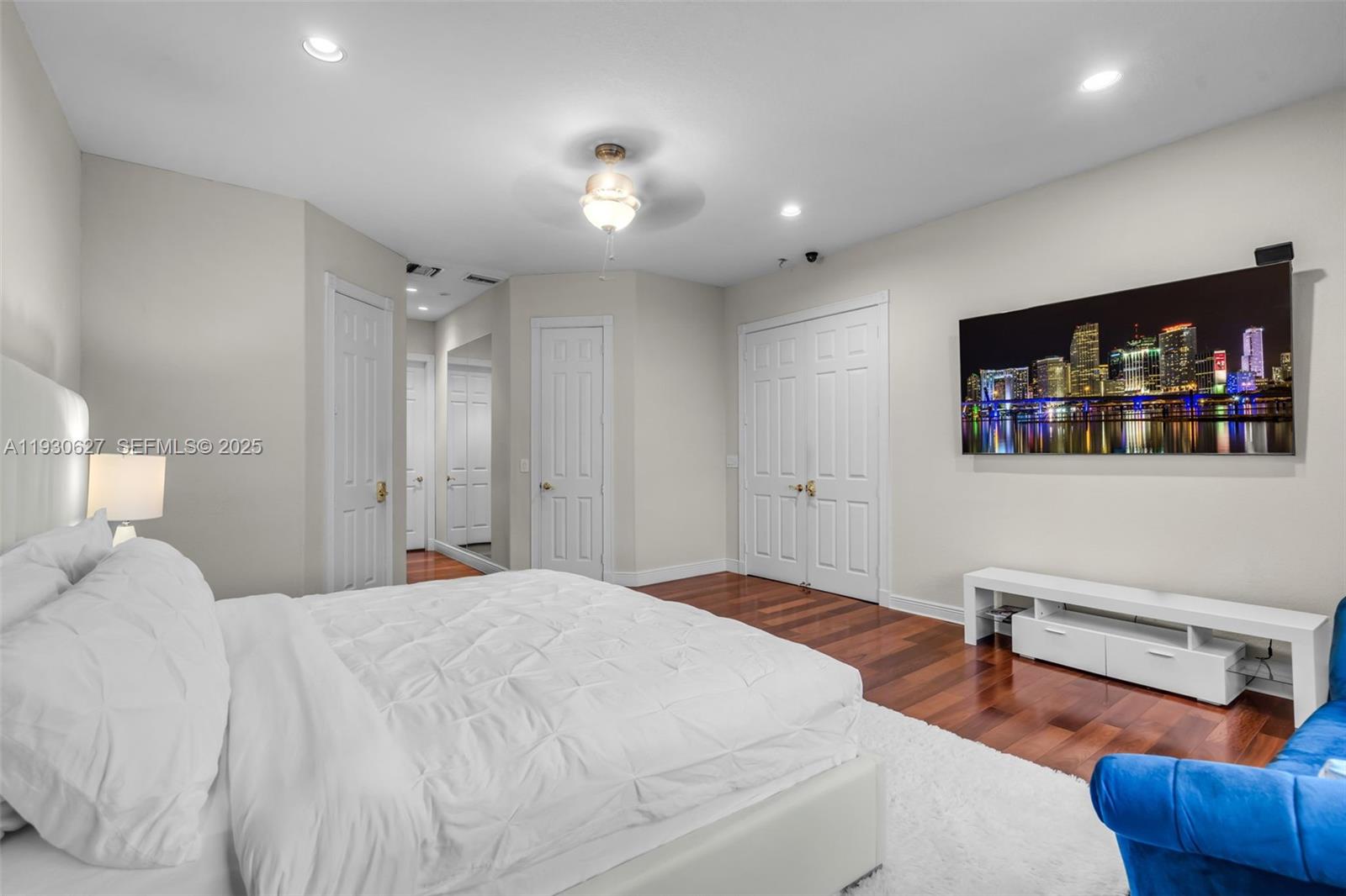 Photo of 1091 Waterside Ln  (1091), Hollywood, Florida, 33019 - 