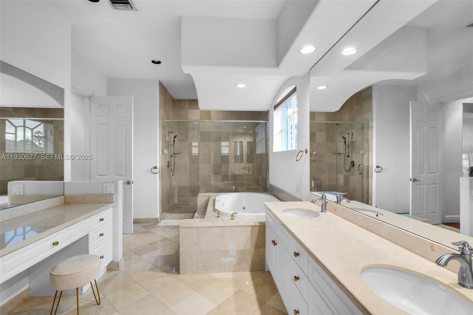 Photo of 1091 Waterside Ln  (1091), Hollywood, Florida, 33019 - 