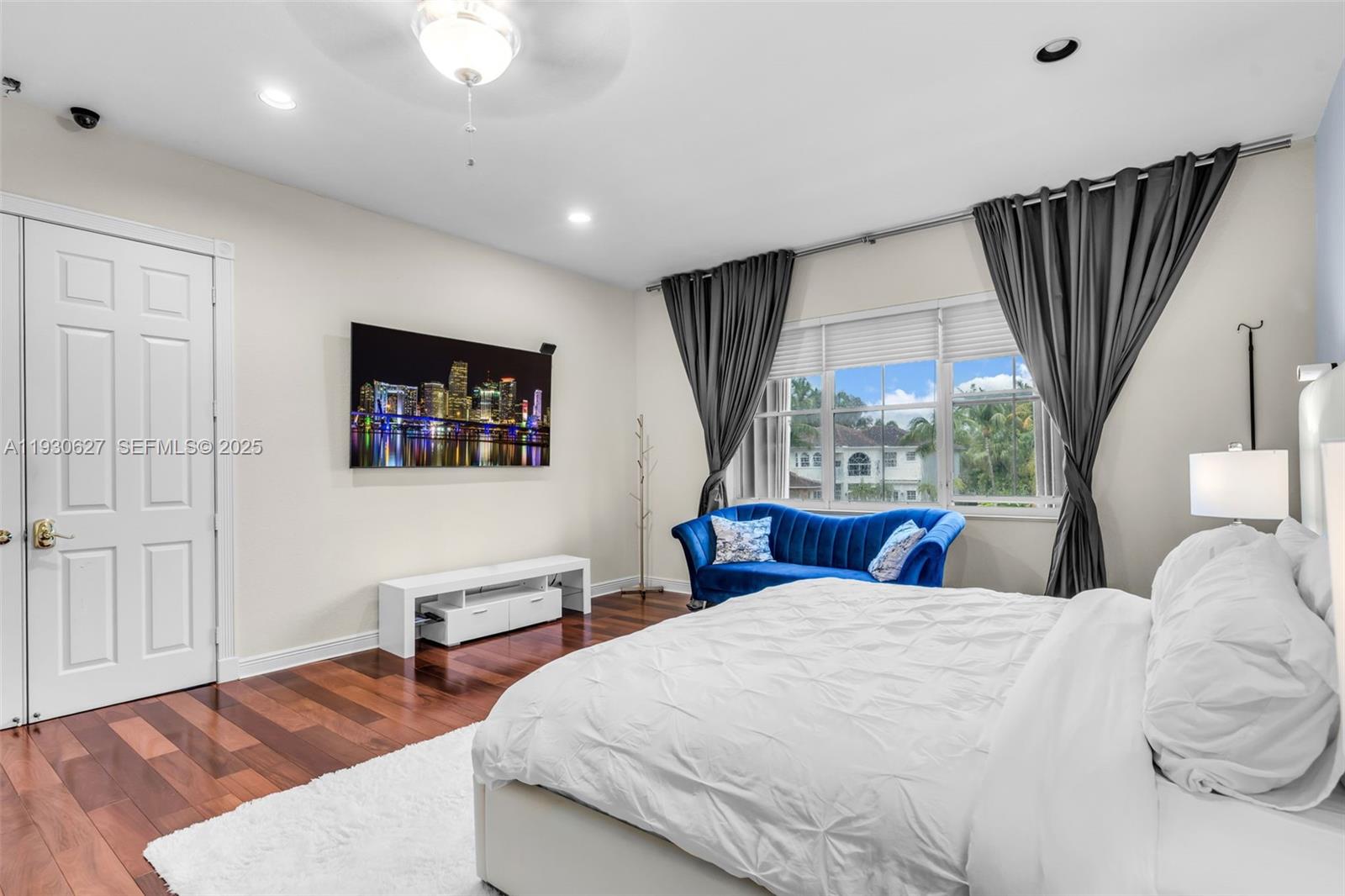 Photo of 1091 Waterside Ln  (1091), Hollywood, Florida, 33019 - 