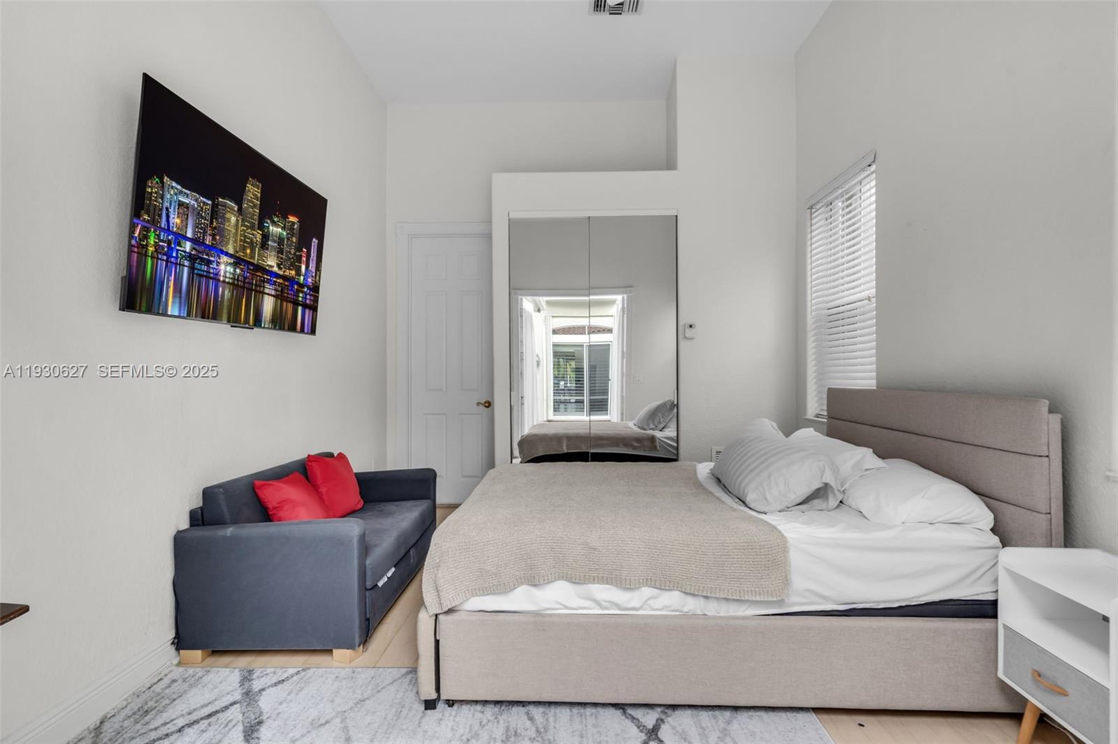 Photo of 1091 Waterside Ln  (1091), Hollywood, Florida, 33019 - 