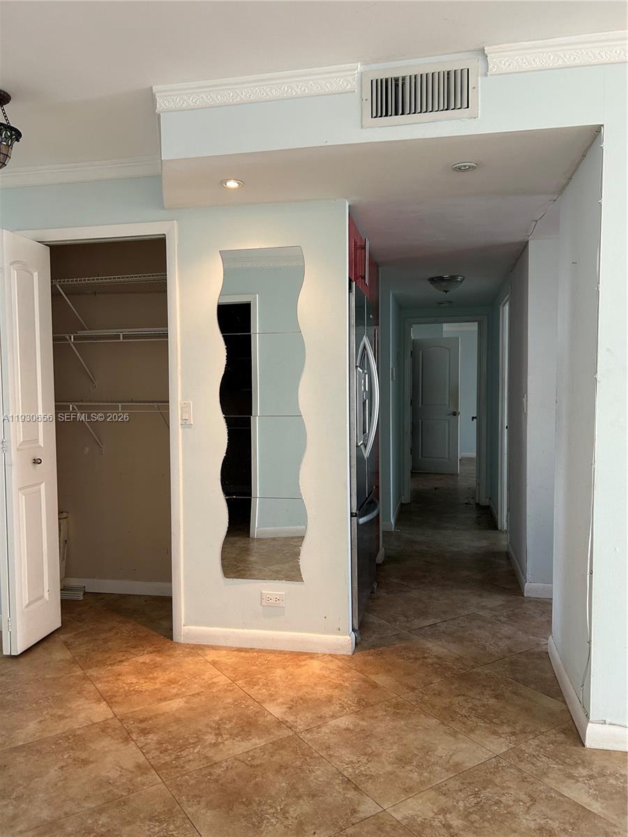 See details 418 2 / 2 1275 sq. ft. $ 2026-02-19 0 Photo