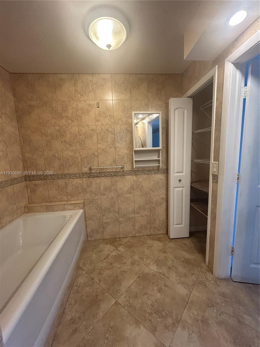 See details 418 2 / 2 1275 sq. ft. $ 2026-02-19 0 Photo