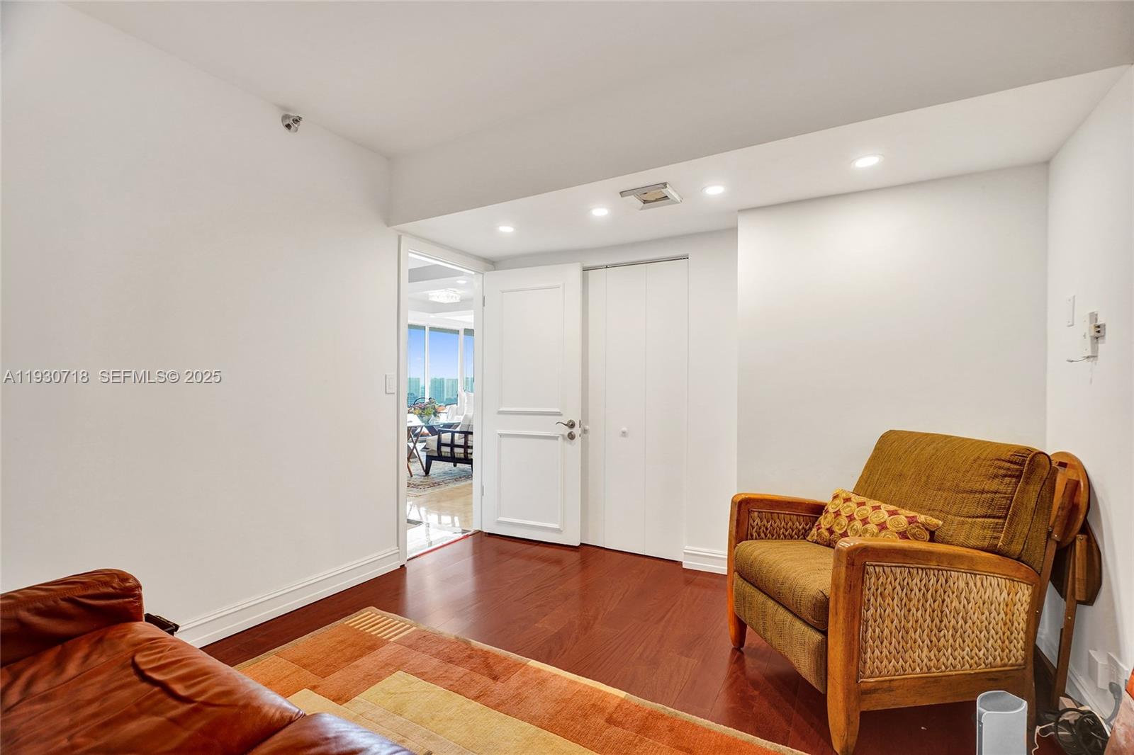 Photo of 19355 Turnberry Way  #26E, Aventura, Florida, 33180 - Master Bathroom