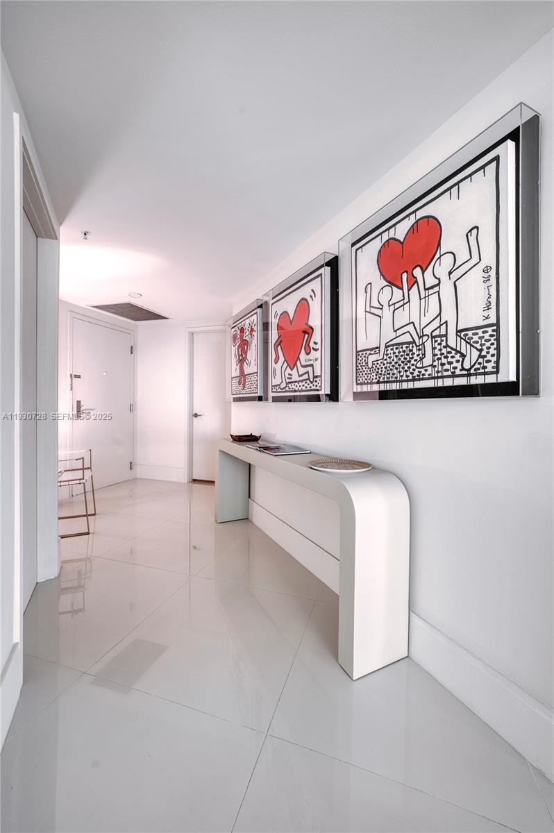 Подробнее 4-1701 3 / 4 1892 кв.футов $ 2025-12-15 0 Фото