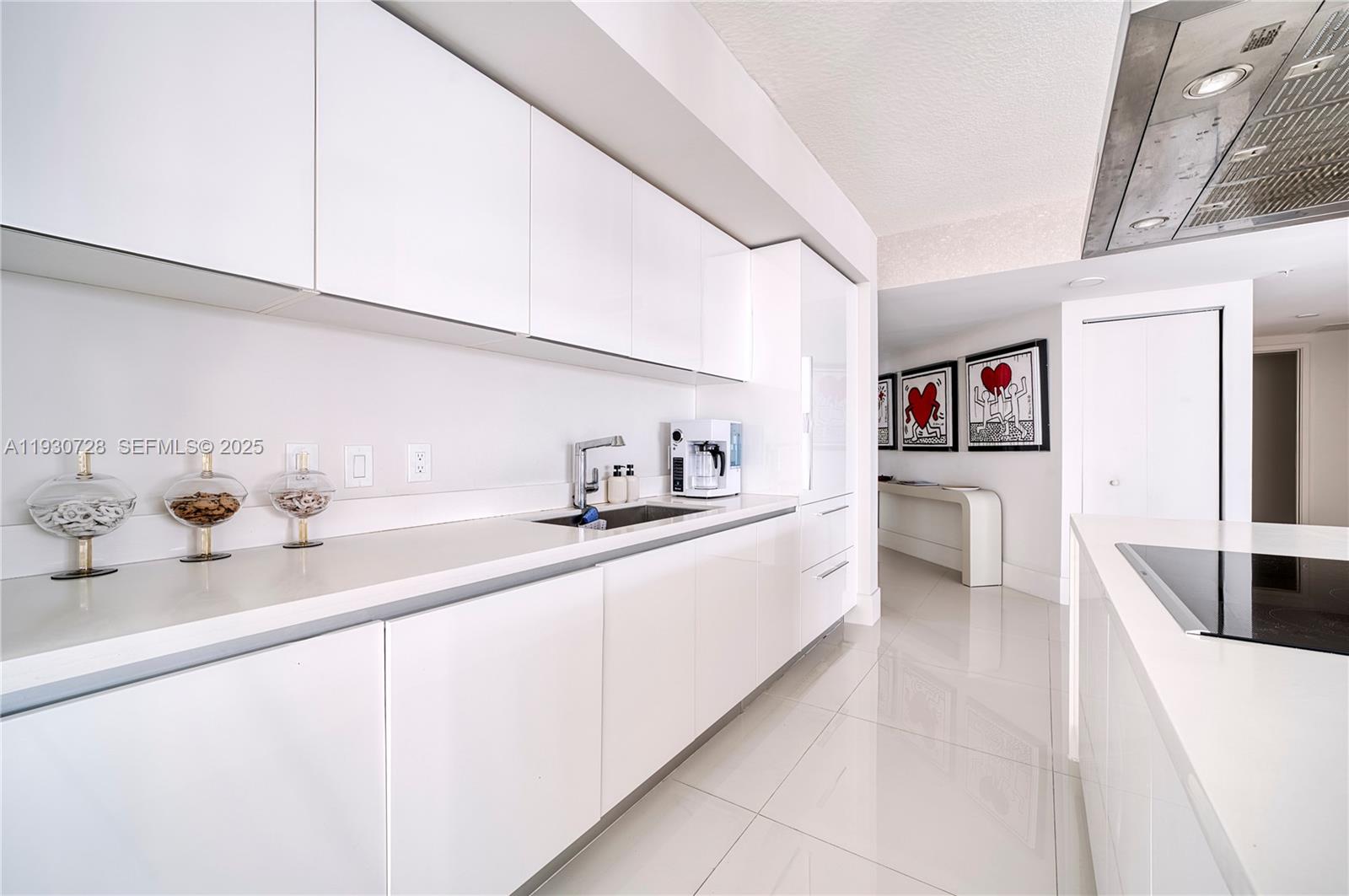 Подробнее 4-1701 3 / 4 1892 кв.футов $ 2025-12-15 0 Фото