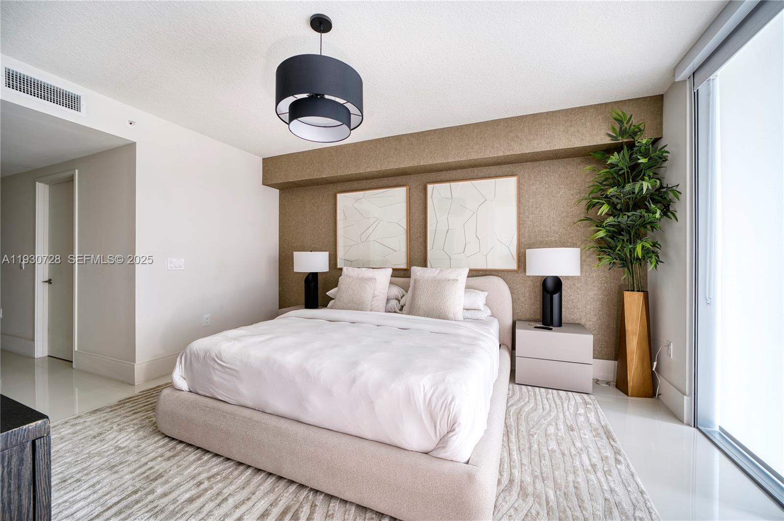 Подробнее 4-1701 3 / 4 1892 кв.футов $ 2025-12-15 0 Фото