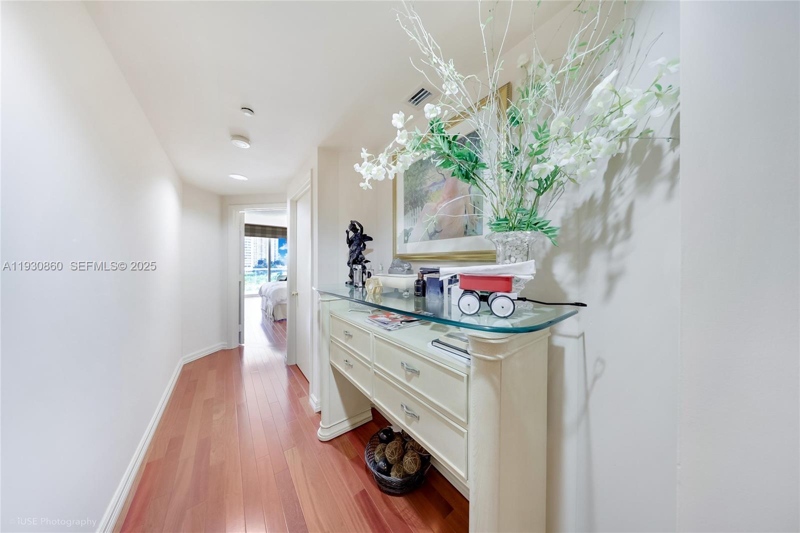 Ver detalles 703 3 / 3 2800 sq. ft. $ 2025-12-15 0 foto