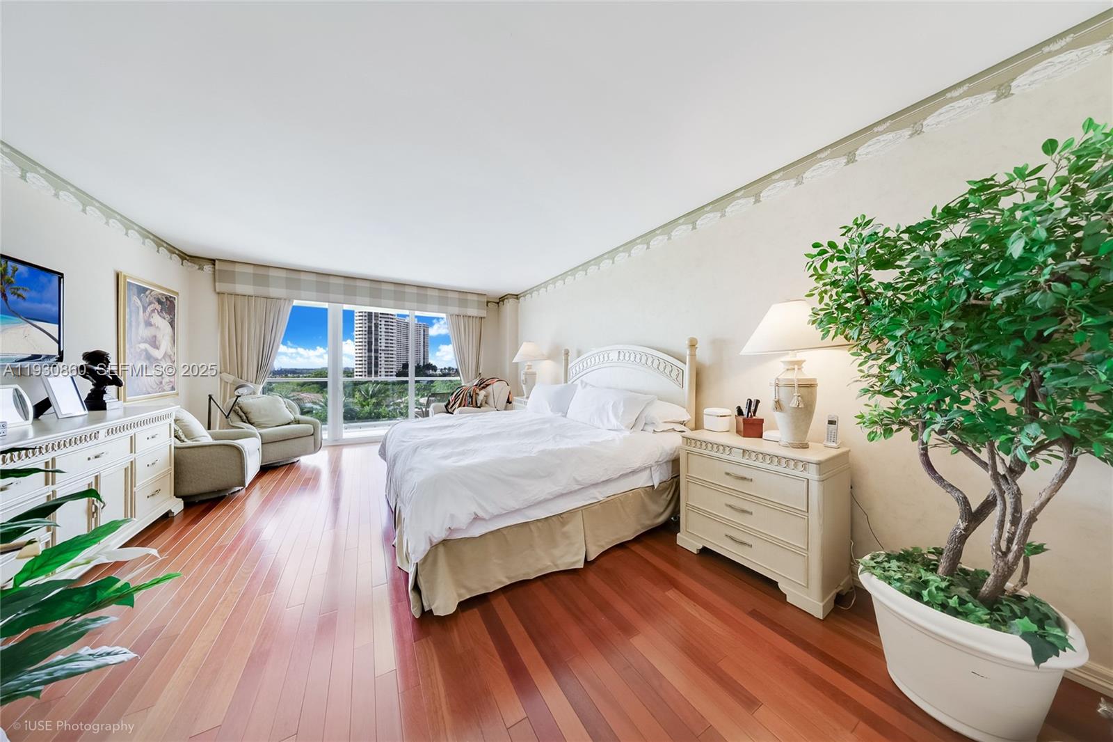 Ver detalles 703 3 / 3 2800 sq. ft. $ 2025-12-15 0 foto