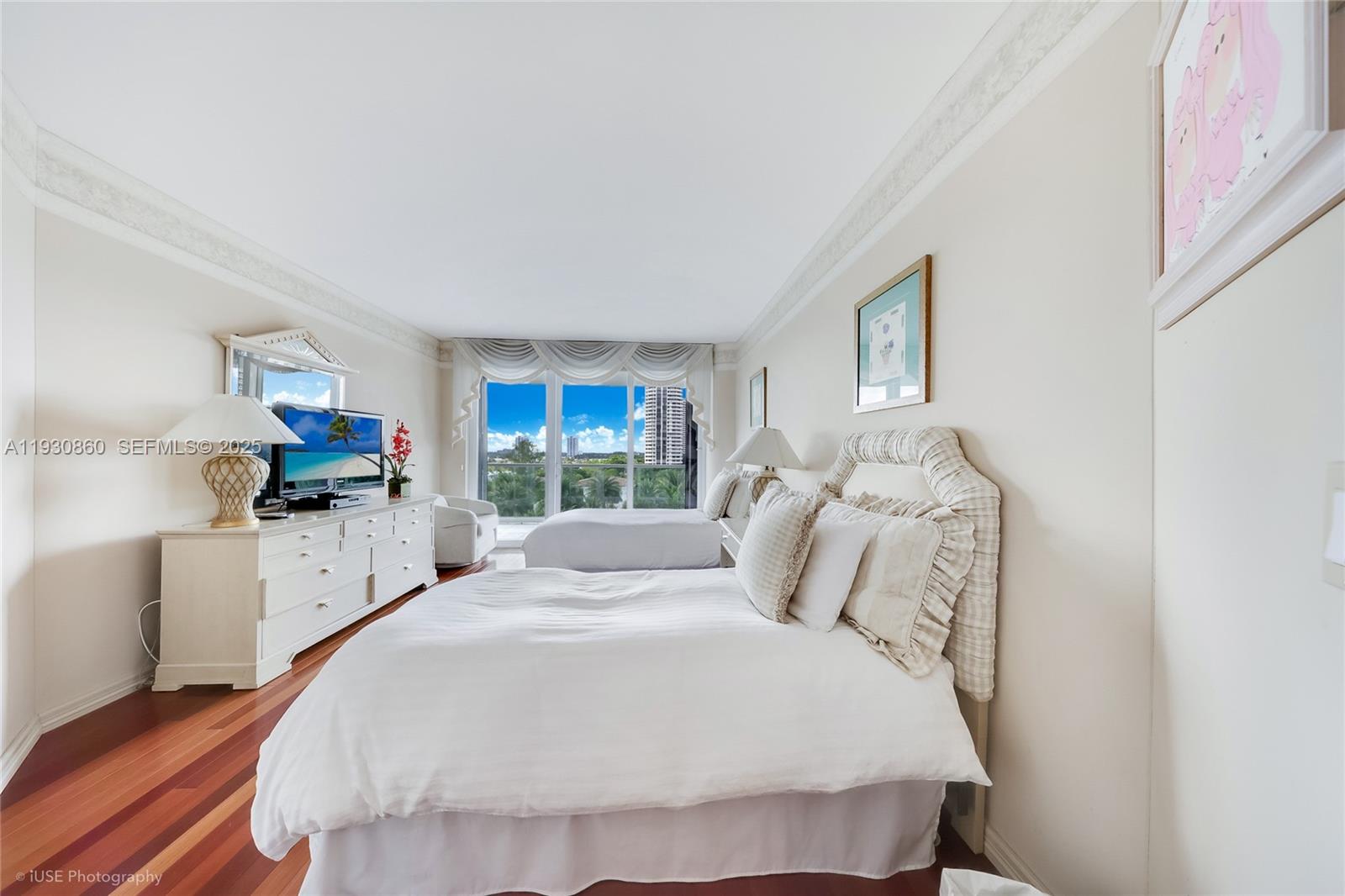 Ver detalles 703 3 / 3 2800 sq. ft. $ 2025-12-15 0 foto