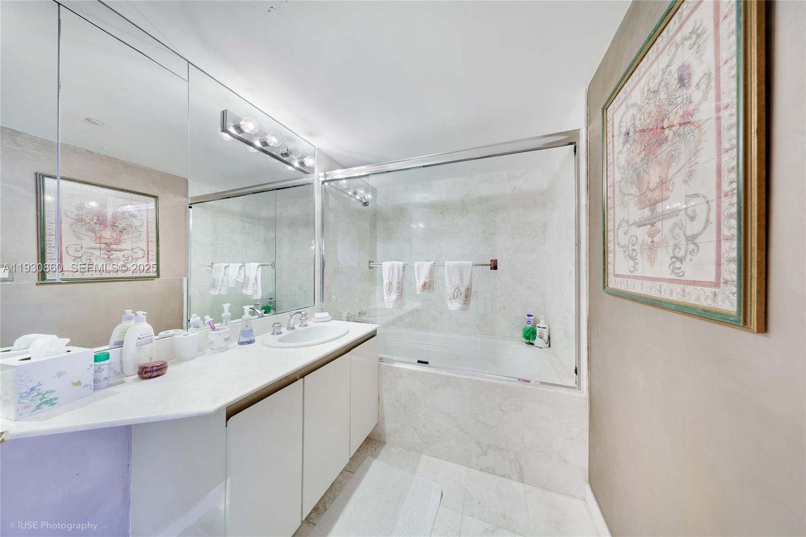 Ver detalles 703 3 / 3 2800 sq. ft. $ 2025-12-15 0 foto