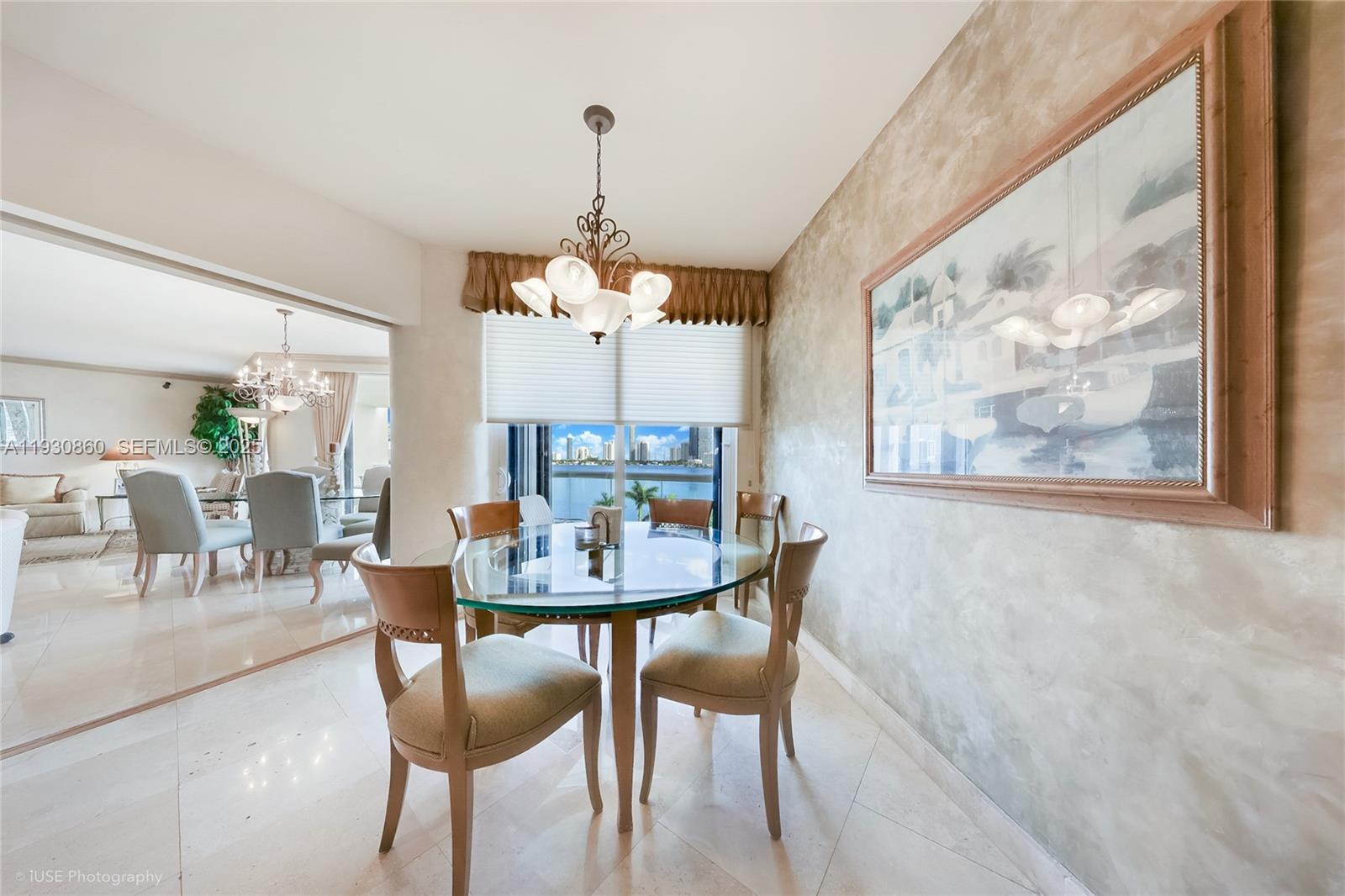 Ver detalles 703 3 / 3 2800 sq. ft. $ 2025-12-15 0 foto