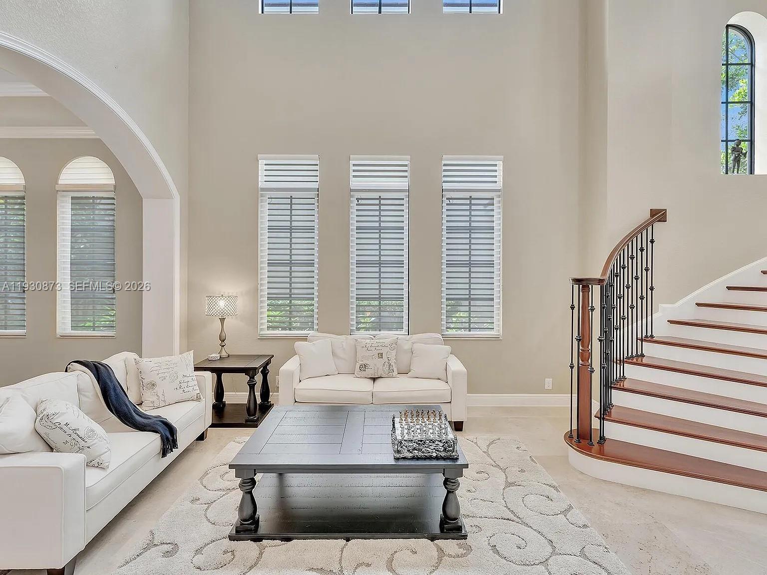 9614 5 / 4 3972 кв.футов $ 2025-12-15 0 Фото