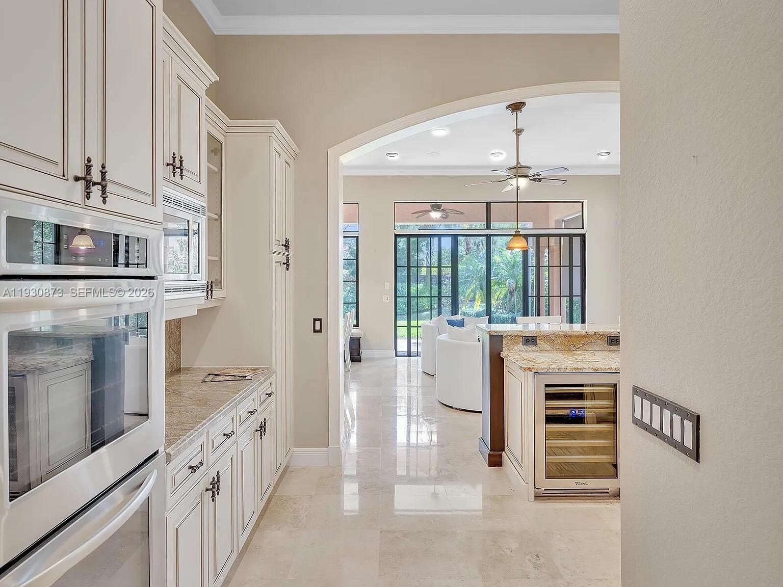 9614 5 / 4 3972 кв.футов $ 2025-12-15 0 Фото