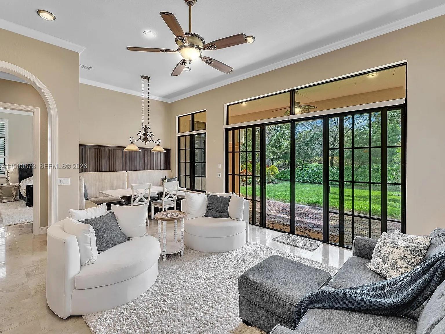 9614 5 / 4 3972 кв.футов $ 2025-12-15 0 Фото