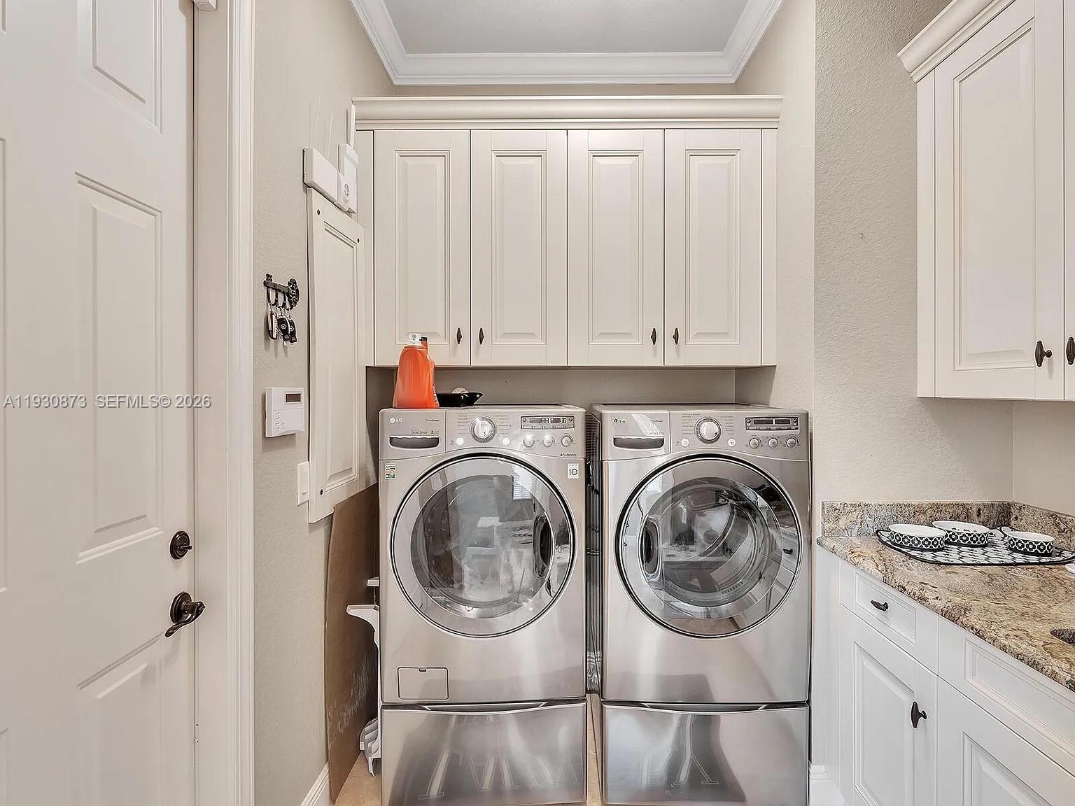 9614 5 / 4 3972 кв.футов $ 2025-12-15 0 Фото