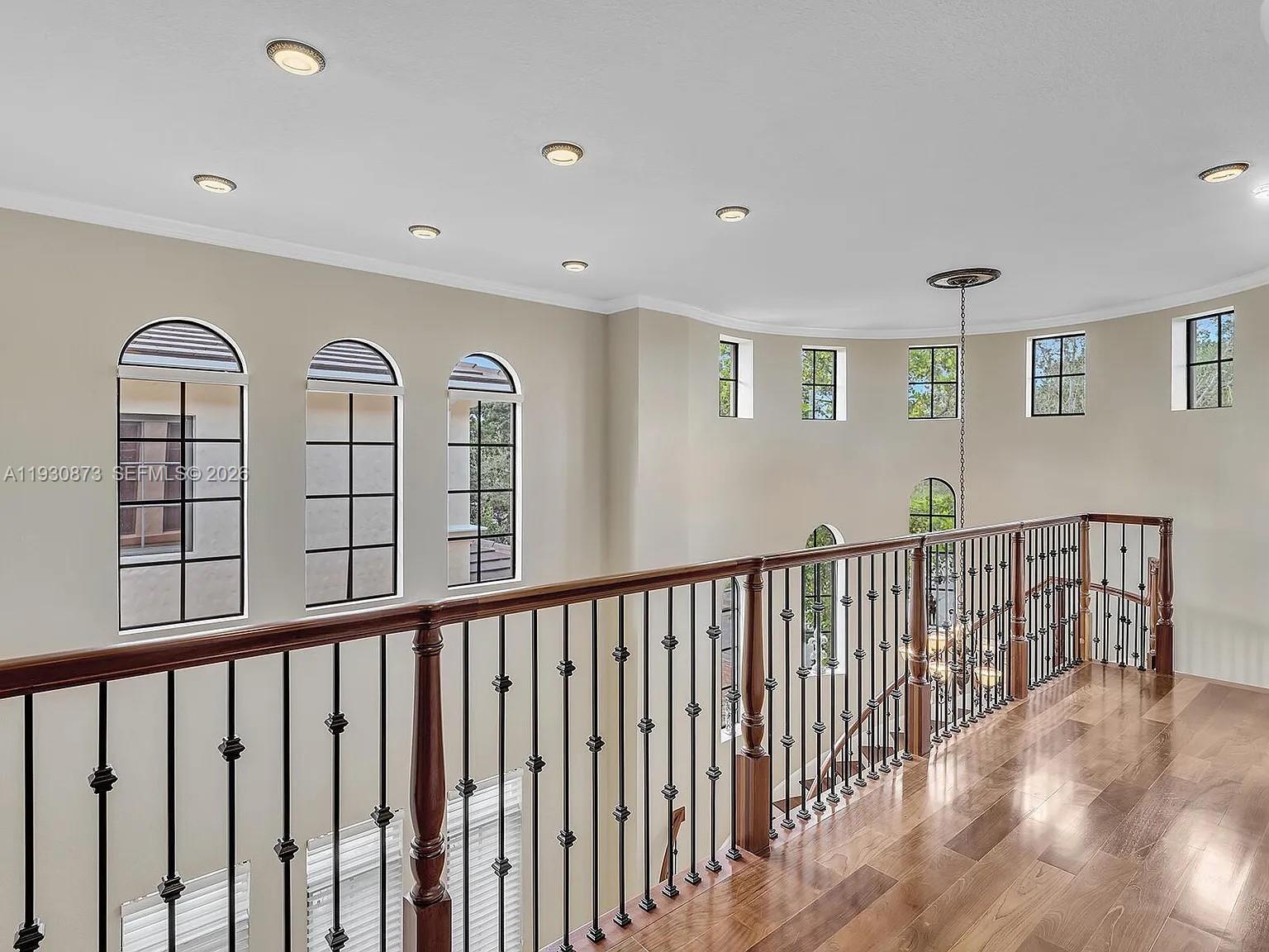 9614 5 / 4 3972 кв.футов $ 2025-12-15 0 Фото