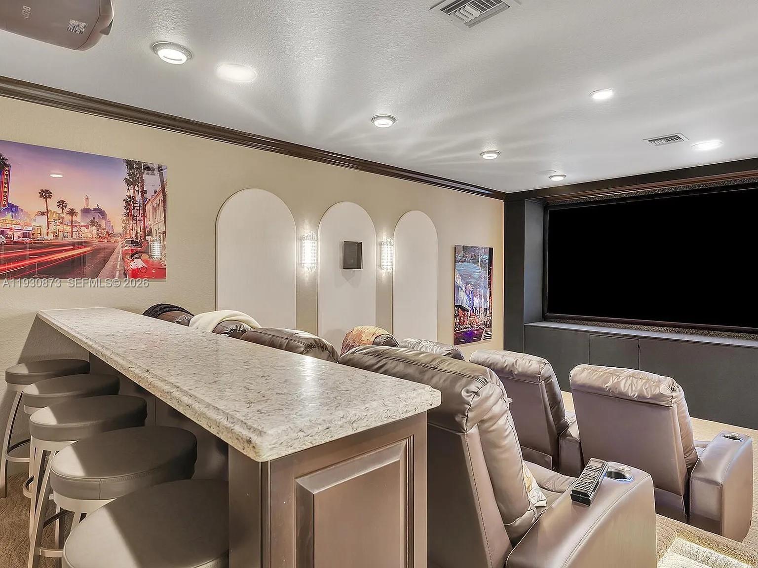 9614 5 / 4 3972 кв.футов $ 2025-12-15 0 Фото