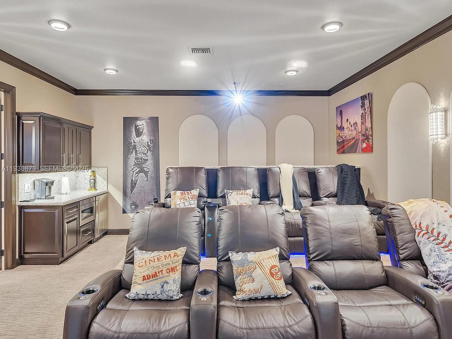 9614 5 / 4 3972 кв.футов $ 2025-12-15 0 Фото