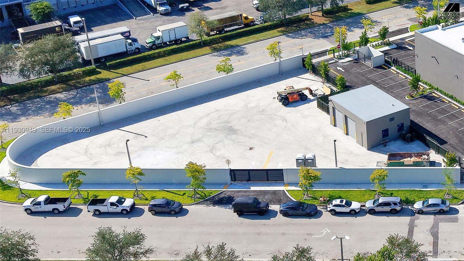   /   кв.футов $ 2025-12-15 0 Фото