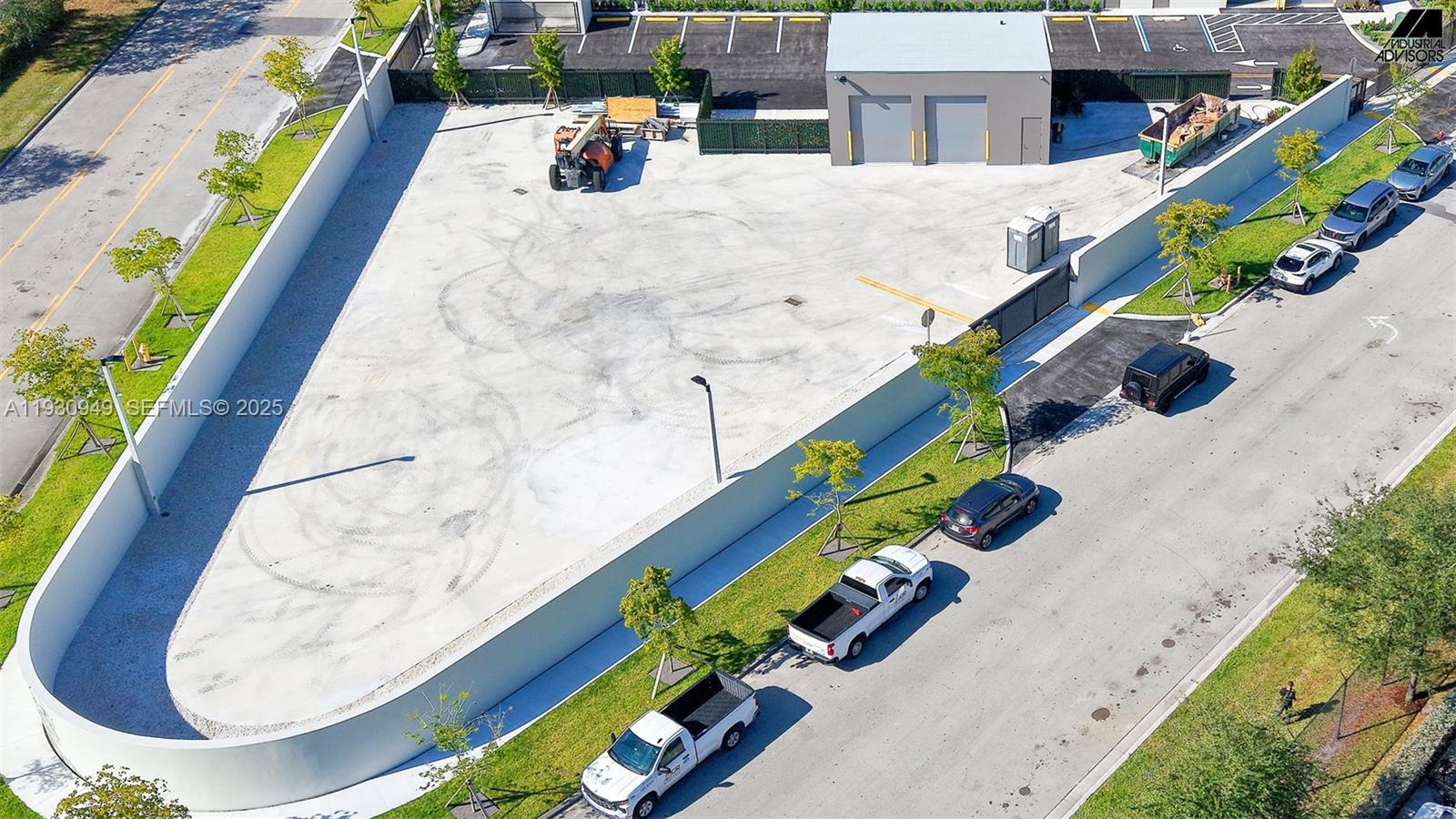   /   кв.футов $ 2025-12-15 0 Фото