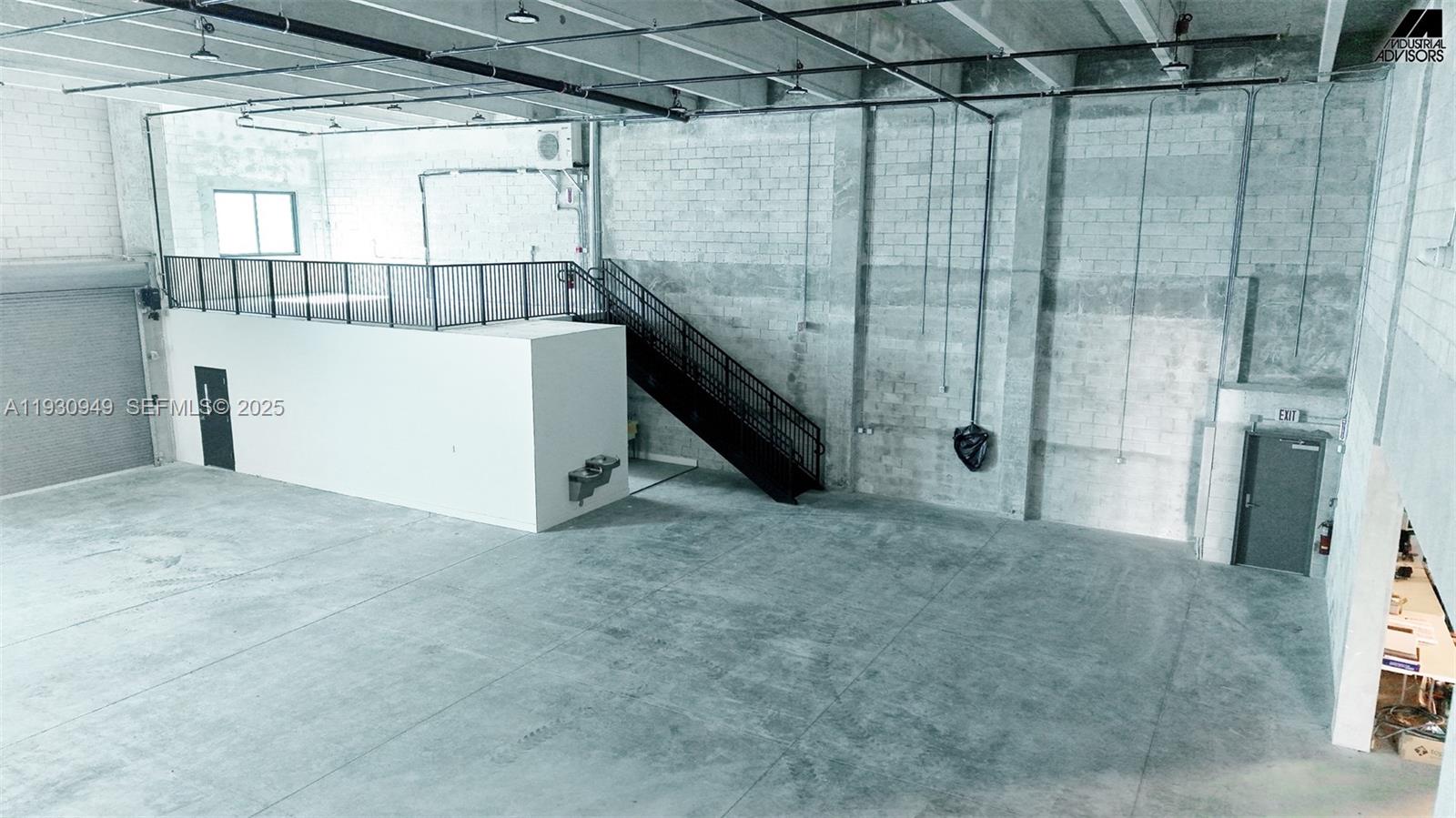   /   кв.футов $ 2025-12-15 0 Фото