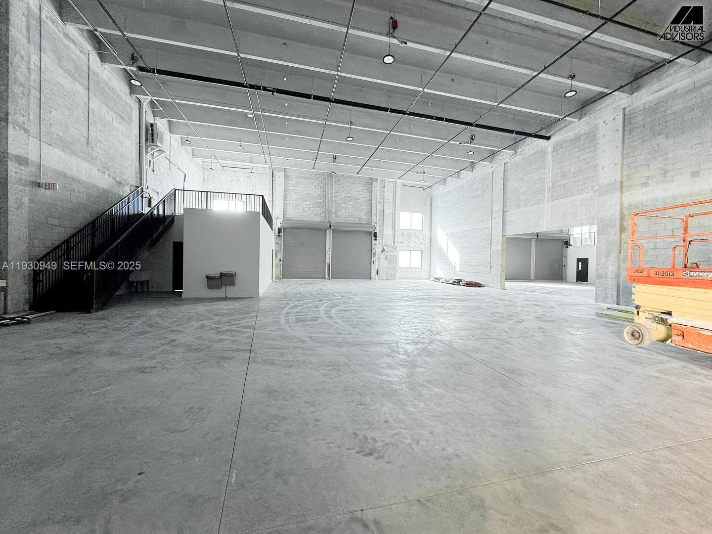   /   кв.футов $ 2025-12-15 0 Фото