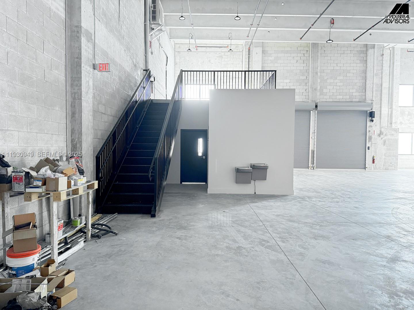   /   кв.футов $ 2025-12-15 0 Фото