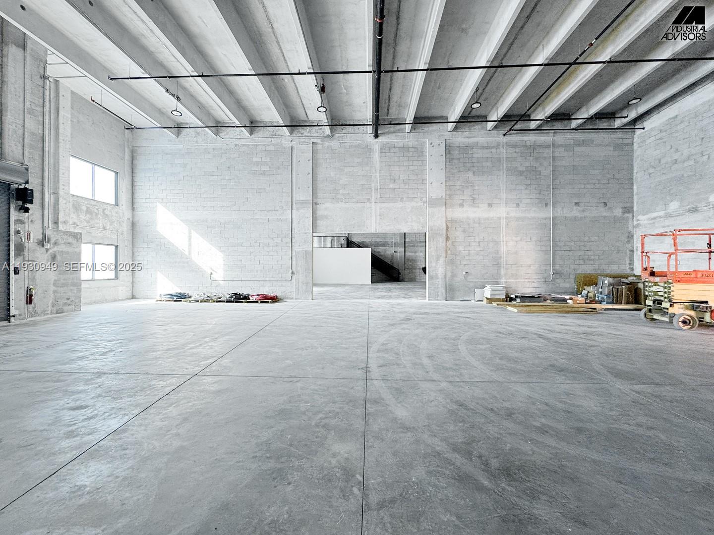   /   кв.футов $ 2025-12-15 0 Фото