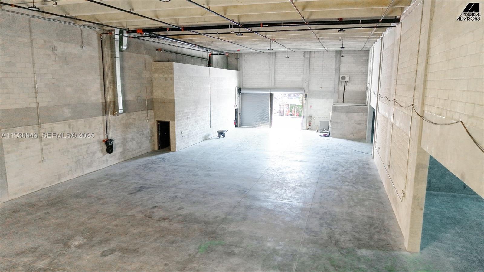   /   кв.футов $ 2025-12-15 0 Фото